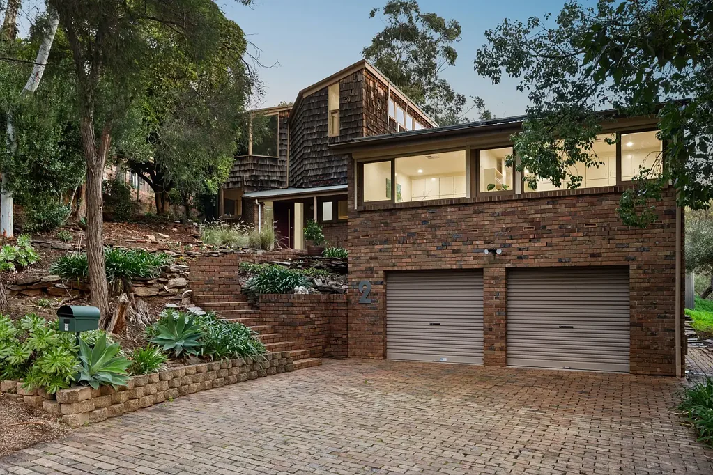 Glen Osmond 4Zimmer Expansive Contemporary Living in a Tightly Held Foothills Pocket.