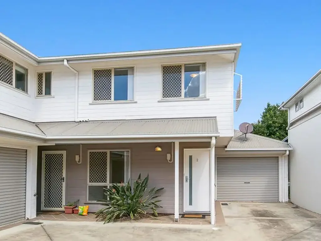 Air-conditioned 3 Bedroom 2 Bathroom Townhouse In Small Complex