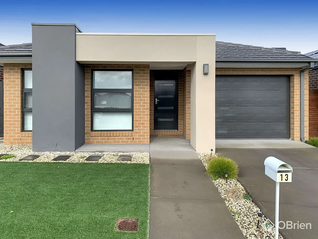 Comfort, Style, and Convenience in the Heart of Cranbourne West.