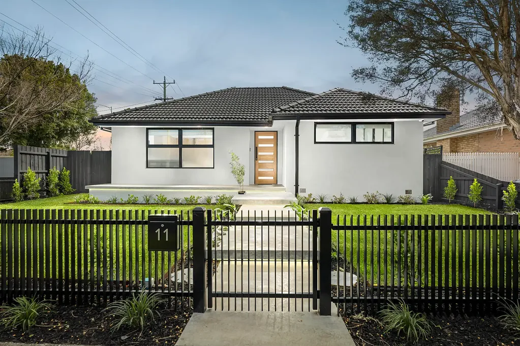 11 Melaleuca Drive, Clarinda, VIC 3169