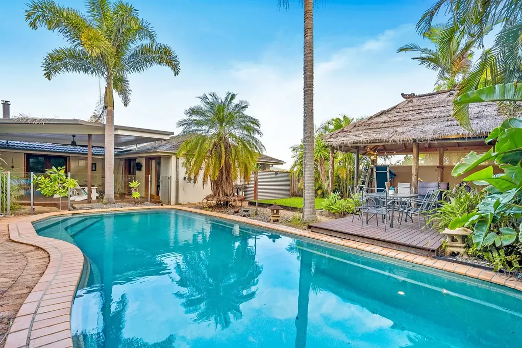 Furnished Spacious Family Home with Pool, Bali Hut & Solar – Lifestyle Living Near the Coomera River