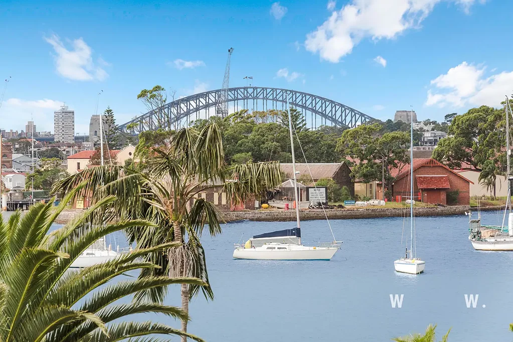 Drummoyne 2房 水滨瑰宝 两居室公寓 转角壮丽全景 开放式明亮布局 水景阳台 维护良好厨房 安全停车 游泳池码头 Waterfront living with Sweeping Harbour Views