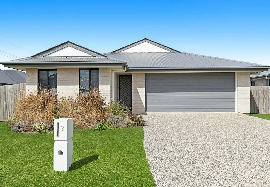 Warwick 4غرفة نوم Modern 4 bedroom brick home built in 2022