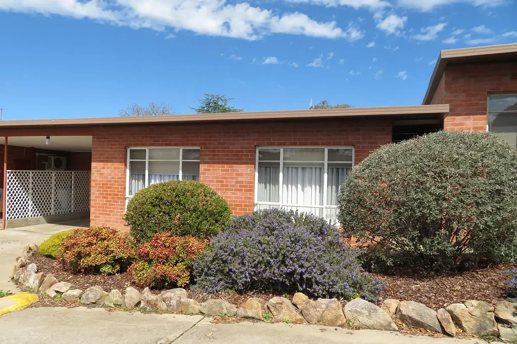 FULLY RENOVATED 2 BEDROOM UNIT!