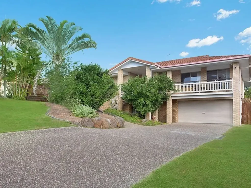 GREAT FAMILY HOME LOCATED IN QUIET CUL-DE-SAC!