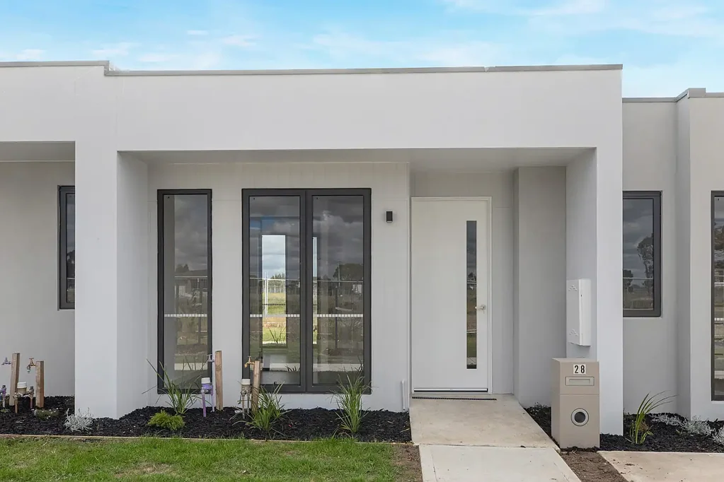 PERFECT LUXURY LIVING IN THE HEART OF WOLLERT