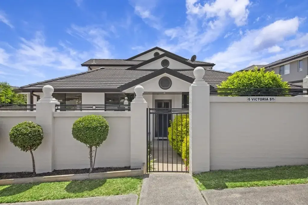 STUNNING 3 BEDROOM VILLA !