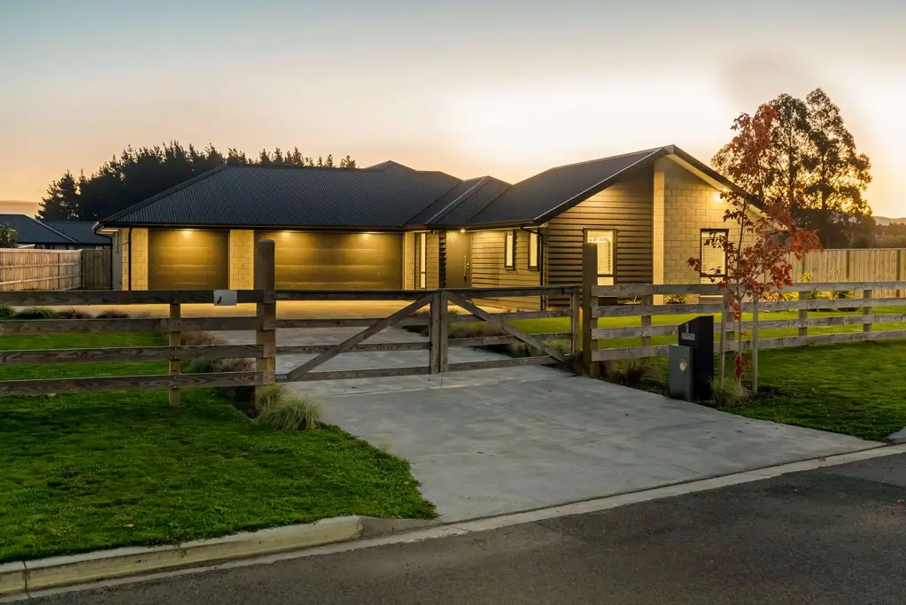 Amberley 4房  Lifestyle, Location, Triple Car Garaging