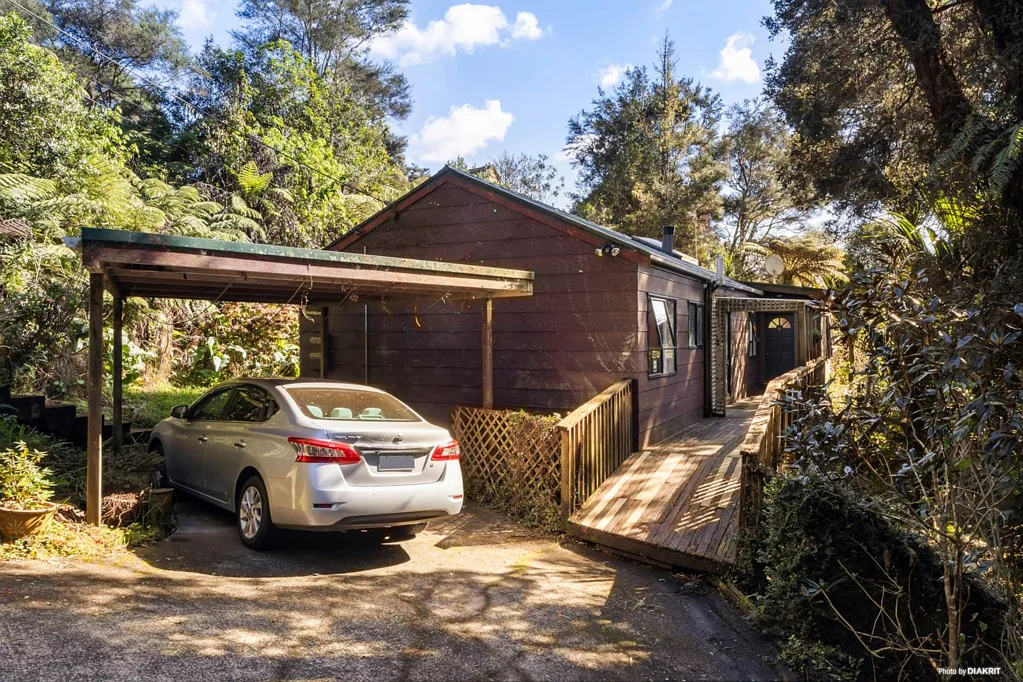 38 Napuka Road, Henderson Valley, Waitakere City, Auckland
