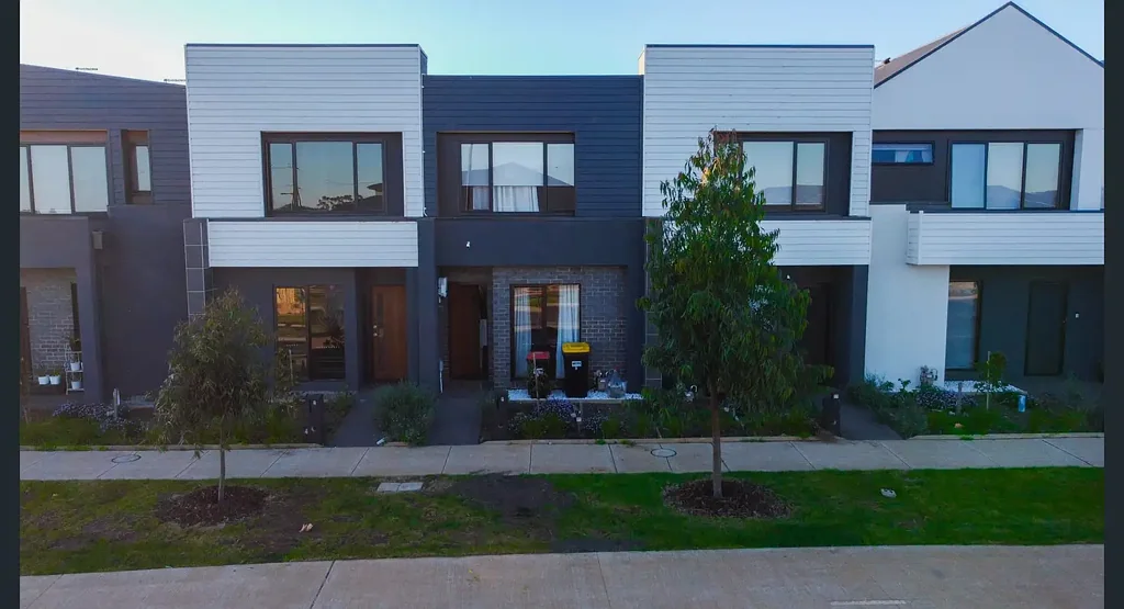 Modern 2-Bedroom Unit in Convenient Thornhill Park Location