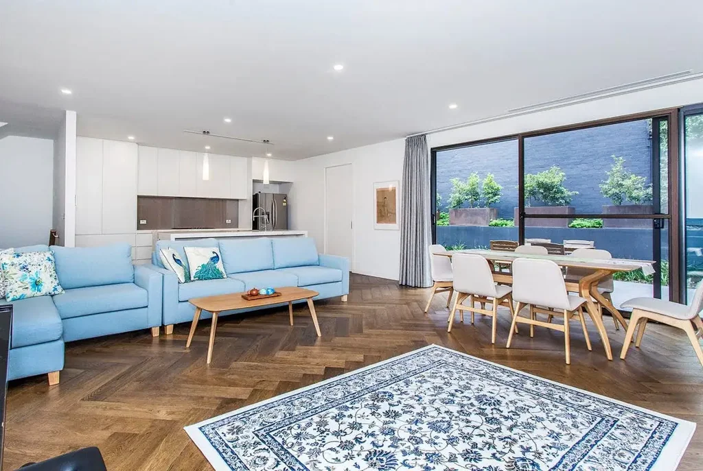 Croydon 3chambre Light filled modern Townhouse