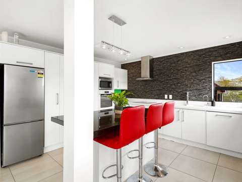 Whitby 4房  IS THIS WHITBY'S BEST BUY?  BEO $739,000