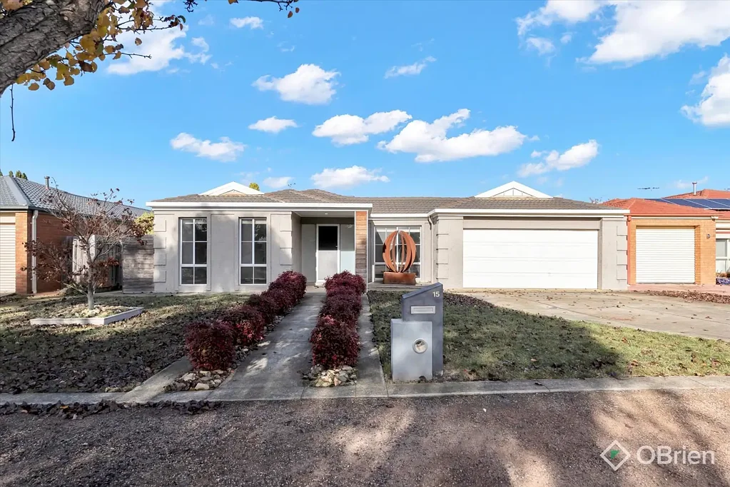 15 Waterford Way, Melton West, VIC 3337