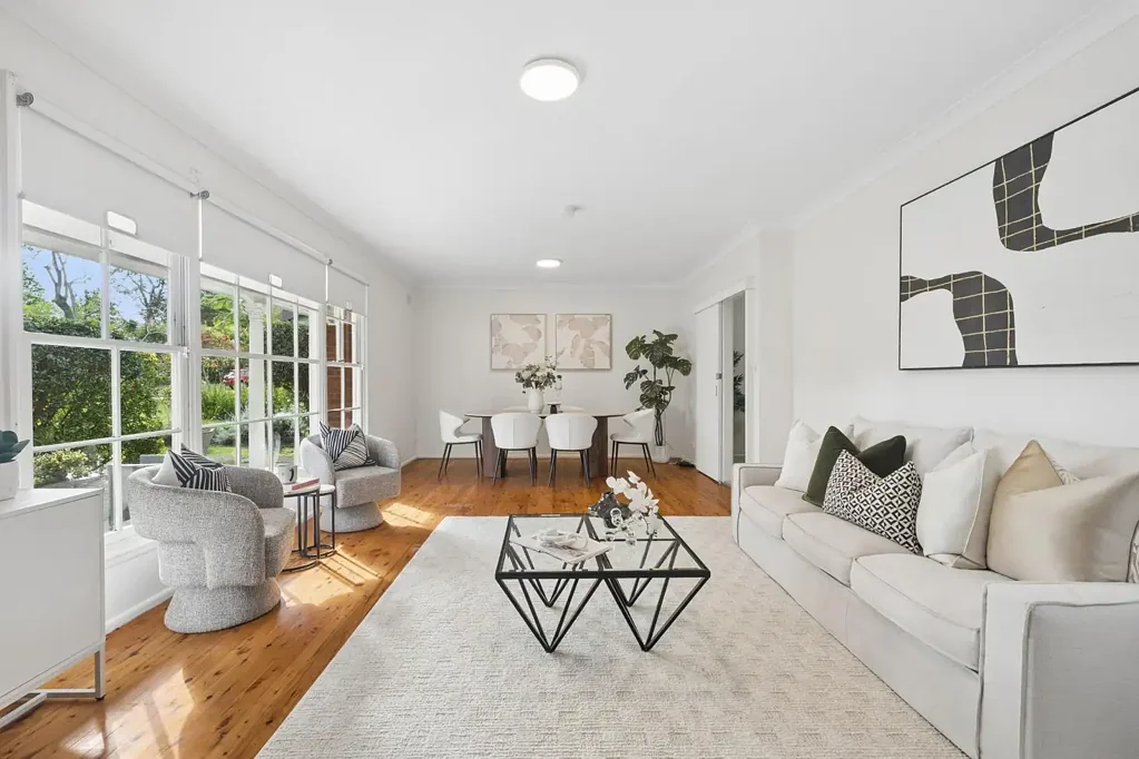 Frenchs Forest 5कमरा Red Brick Beauty with Limitless Potential - Walk to Everything!