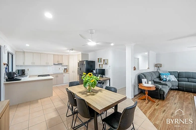 21 Wicks Street, New Auckland, QLD 4680, 4 Schlafzimmer, 2 Badezimmer, House