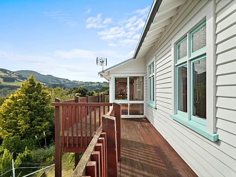 Opoho 5房  Spacious living with huge potential - Act now!