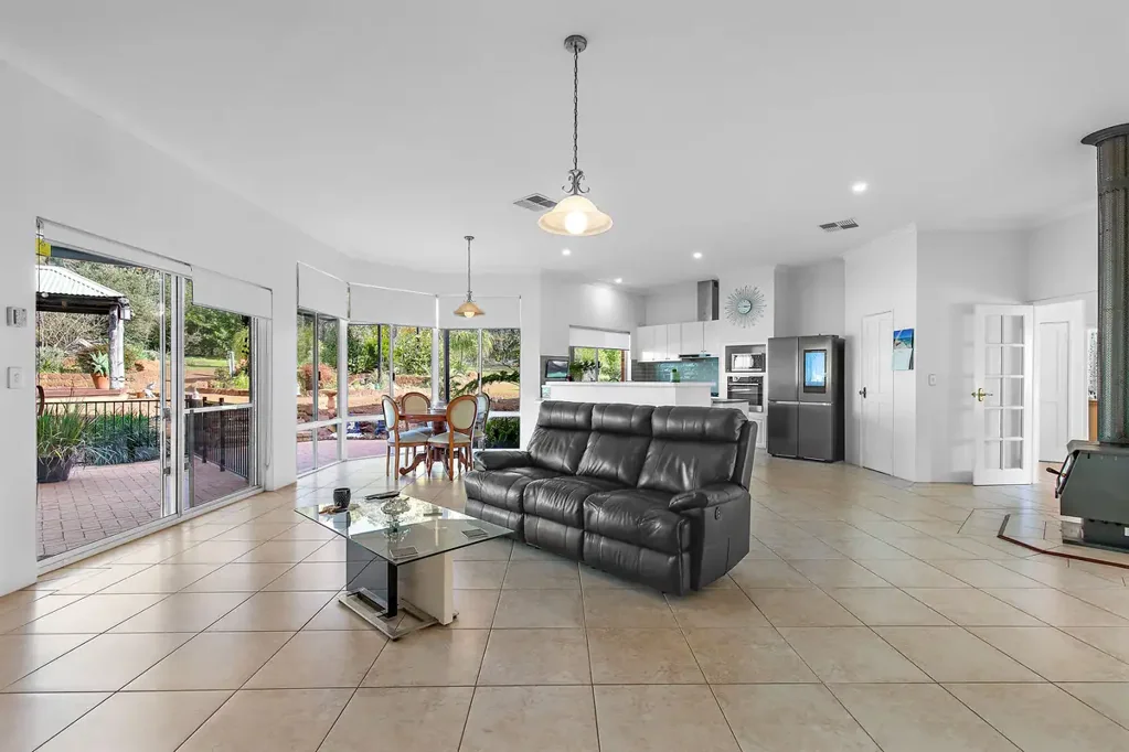 Bedfordale 4 Slaapkamer Escape to Your Acre of Paradise: Panoramic Valley Views & Executive Living!