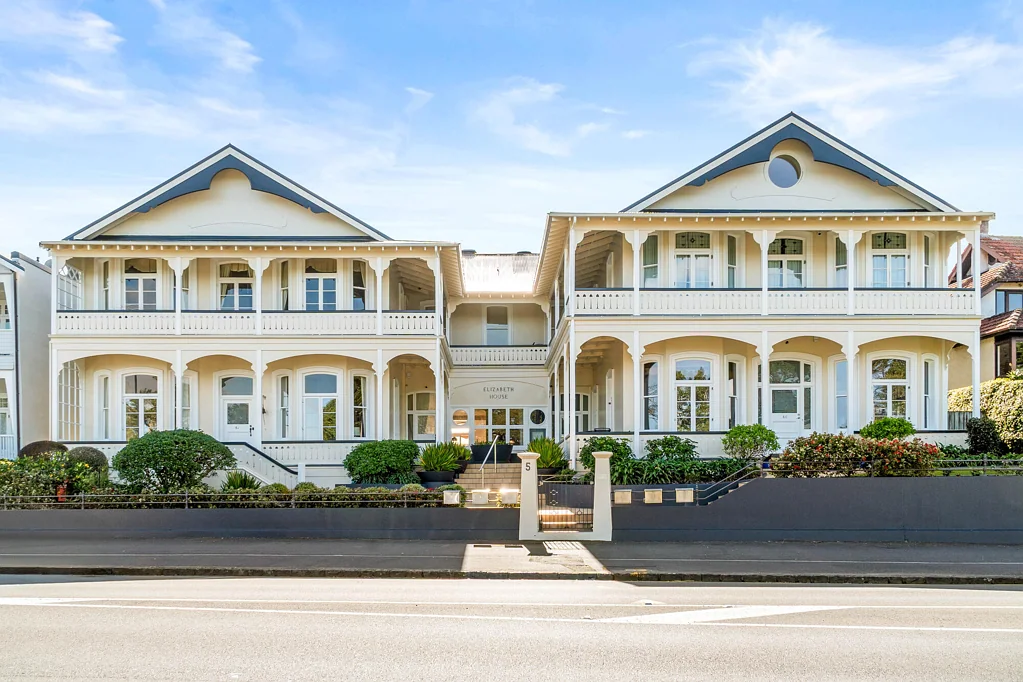 Devonport 2房  Unique waterfront apartment