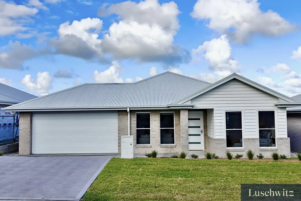 Crangan Bay 4房  Modern Luxury with Northern Rear Aspect & Drive-Through Garage