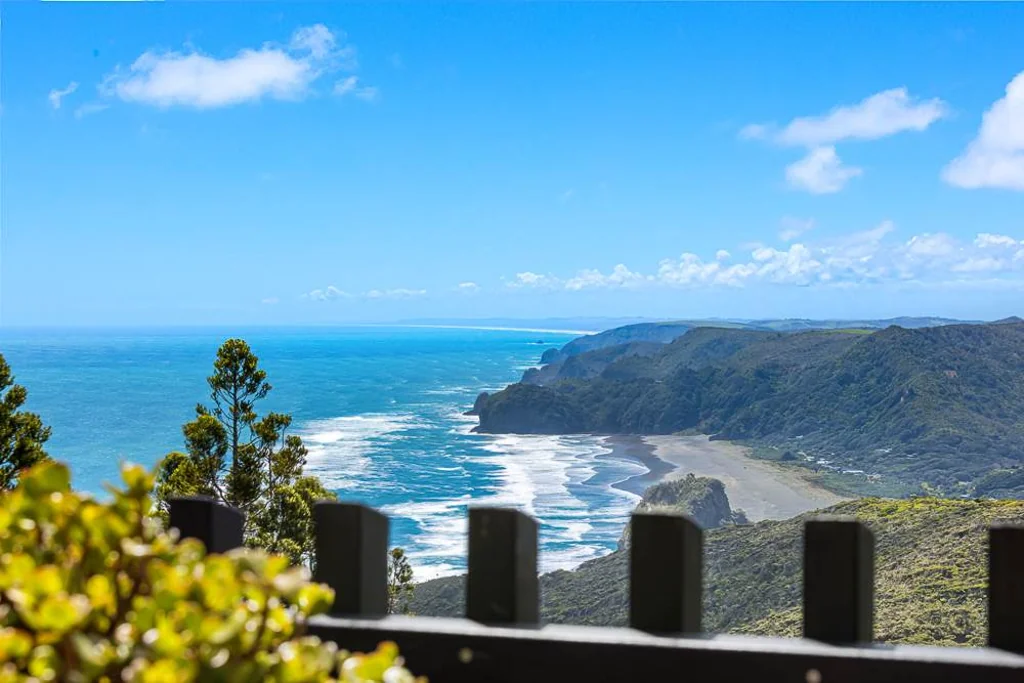 Piha 3Zimmer Modern Lock-and-Leave: Motivated & Must Sell