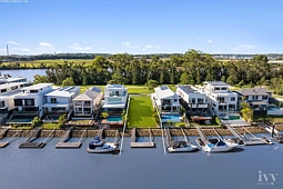 68 River Links Boulevard, Helensvale