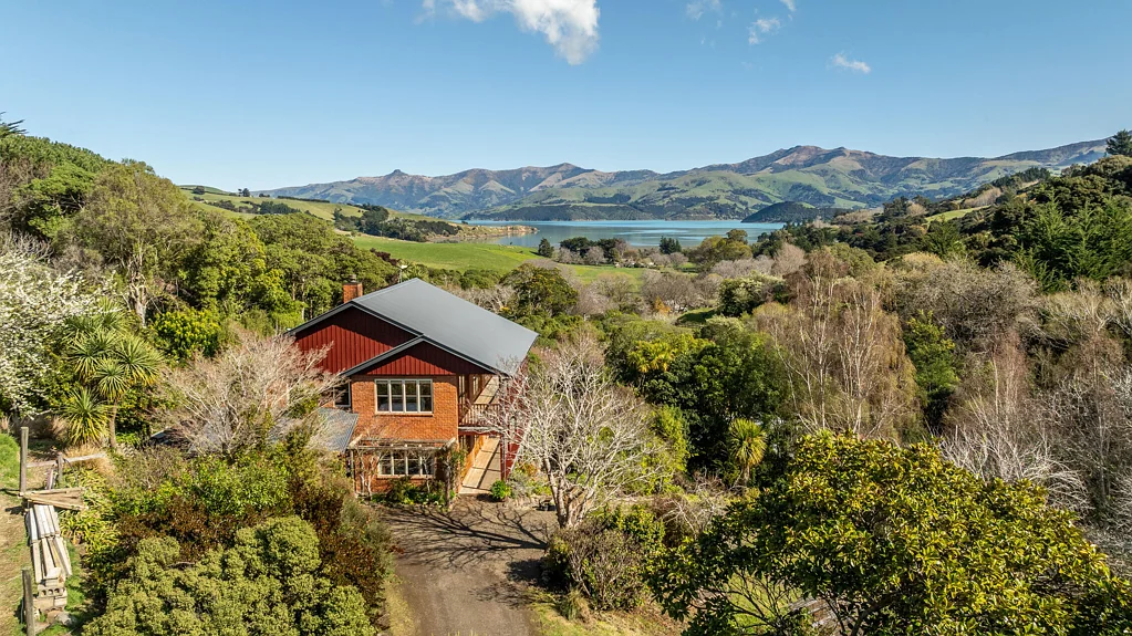 Robinsons Bay  A home reborn - a story of transformation