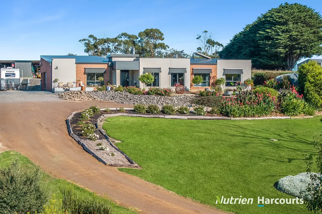 Timboon 3房  Golf Course Living on 1 Acre - Modern Home, Space and Shedding