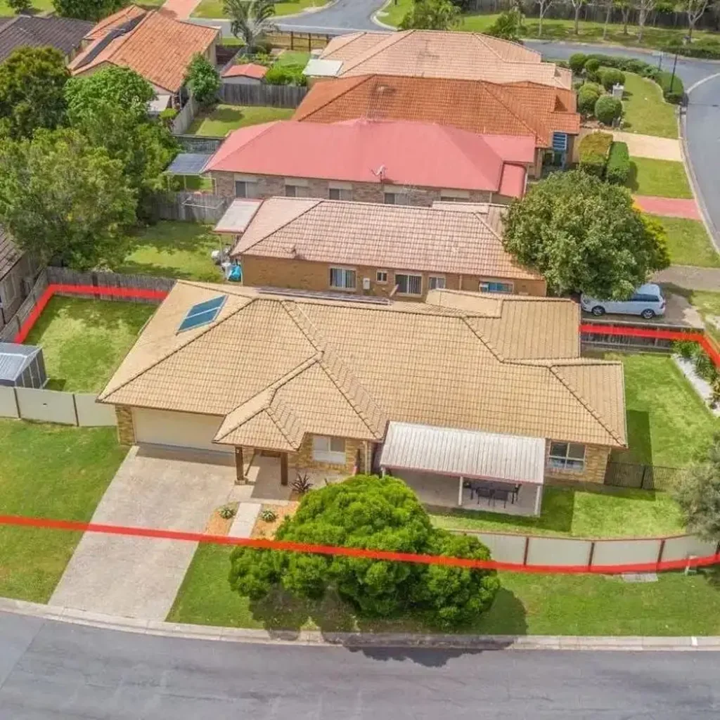 North Lakes 4房 Crestwood Estate 精装四卧 628m²转角地 公园景观 双门侧通道 双车库 太阳能 北湖核心 Modern 4BR Family Haven in Thriving North Lakes