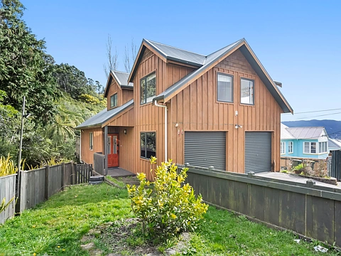 Naenae 4房  Four bedrooms two bathrooms
