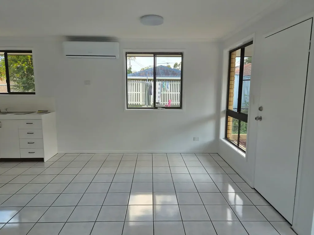 Coastal Comfort in a Prime Redcliffe Location - Ready to Move Into Now