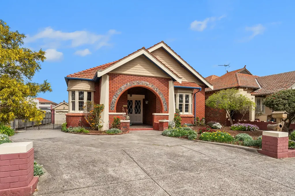 Brunswick West 4Kwarto Californian Bungalow in West Brunswick's Finest Street