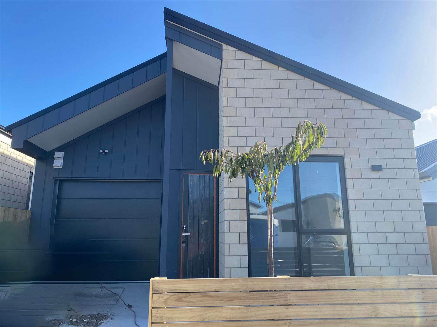 51 Biokovo Street, Massey, Auckland - Waitakere, 3 phòng ngủ, 2 phòng tắm