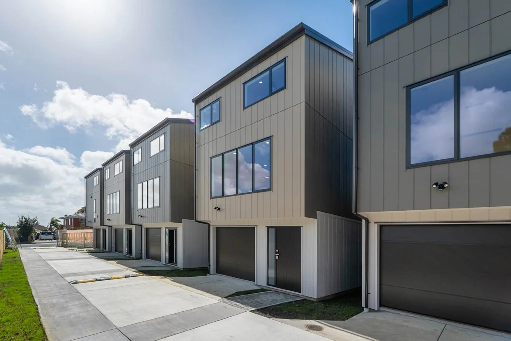 Mount Roskill 3房 三层奢享家居，2025年中竣工，提前锁定温暖家园！ Stunning Three-bedroom free-standing home