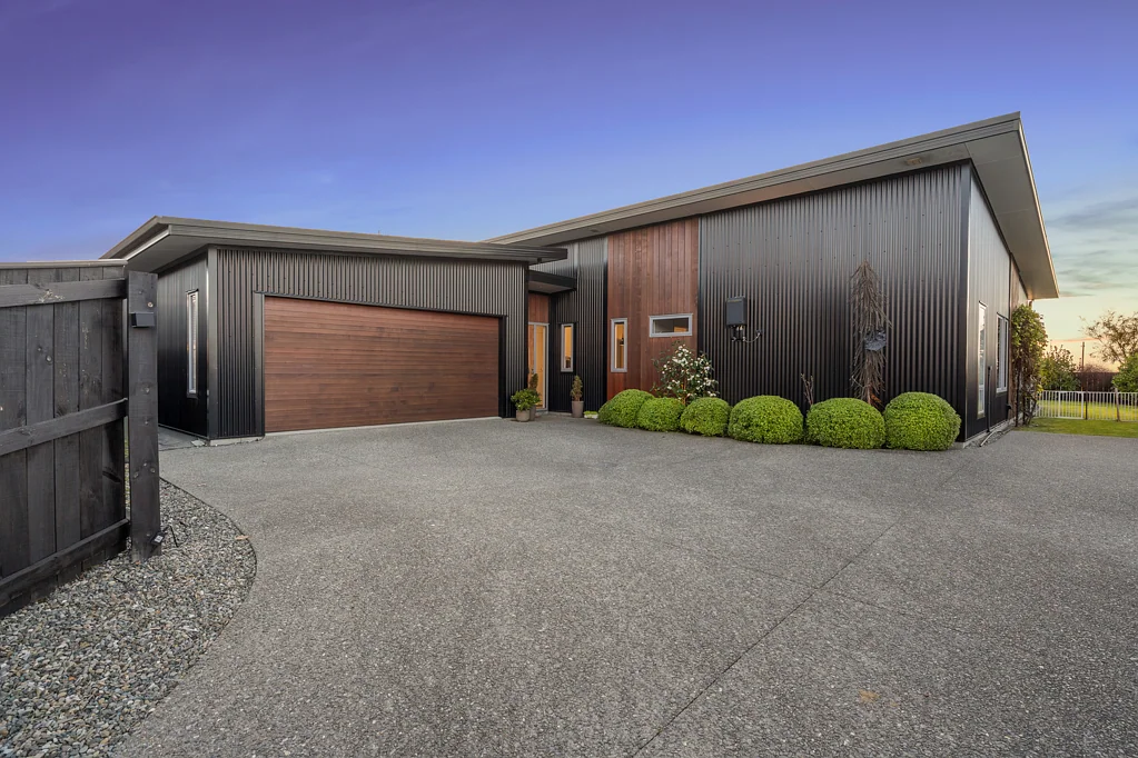 Richmond 3Moenga Owners Moving to Christchurch - Sold Sign Needed