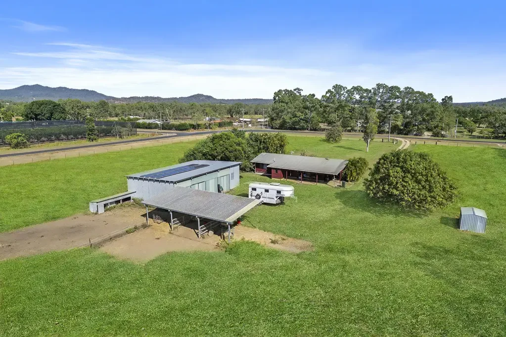 Mareeba 3Phòng ngủ 5 Acres of Lifestyle Living with Horse Facilities � Mareeba