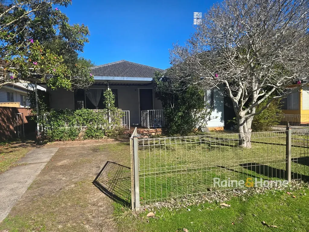 3 Bedroom Home with Spacious Living - 6 Month Lease Available