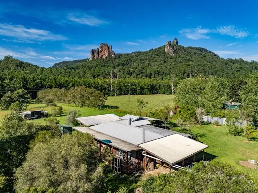 Nimbin 2कमरा 37 Acres, Iconic Nimbin Rocks Views & Proven Income — A Complete Rural Package