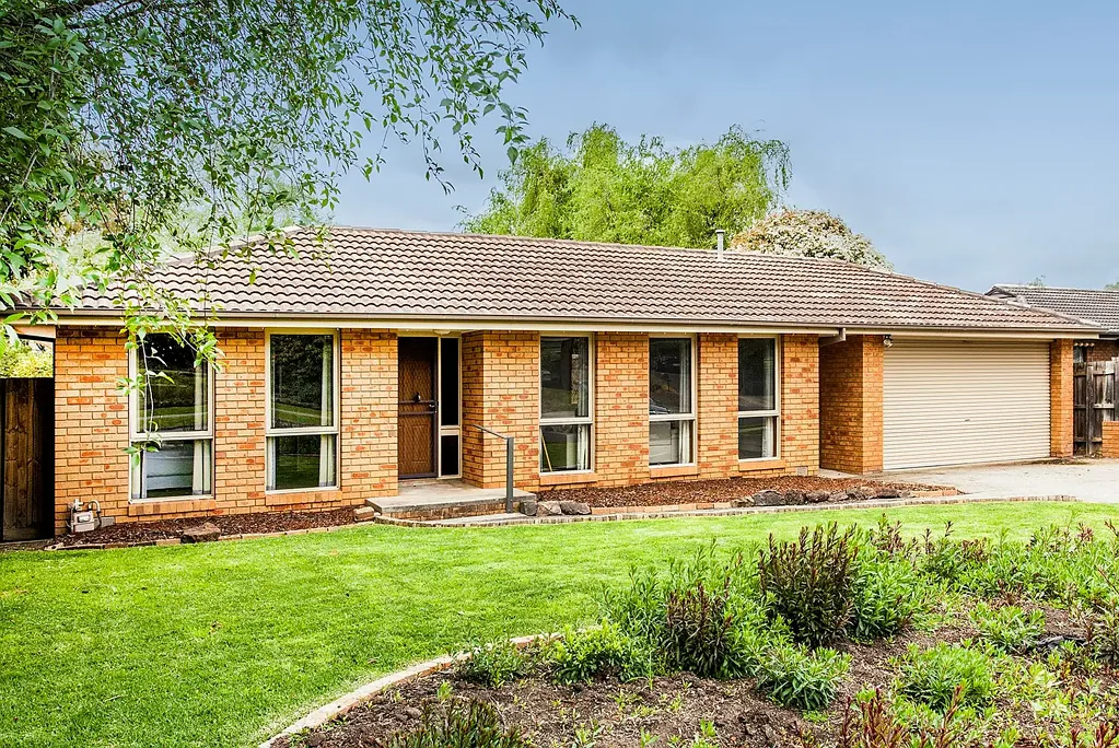 54 Churchill Drive, Mooroolbark, VIC 3138