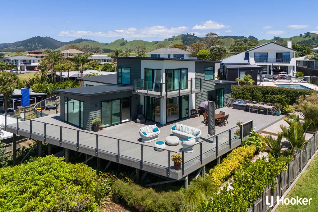 Waihi Beach 5房  Elevated Coastal Living with Breathtaking Views
