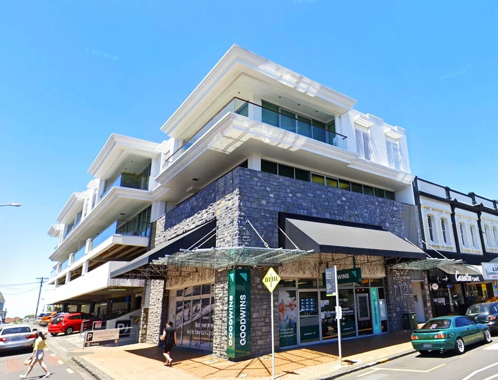 Parnell MODERN PARNELL OFFICE WITH DECK
