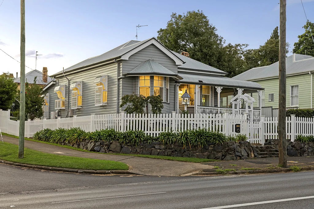 161 West Street, Newtown, QLD