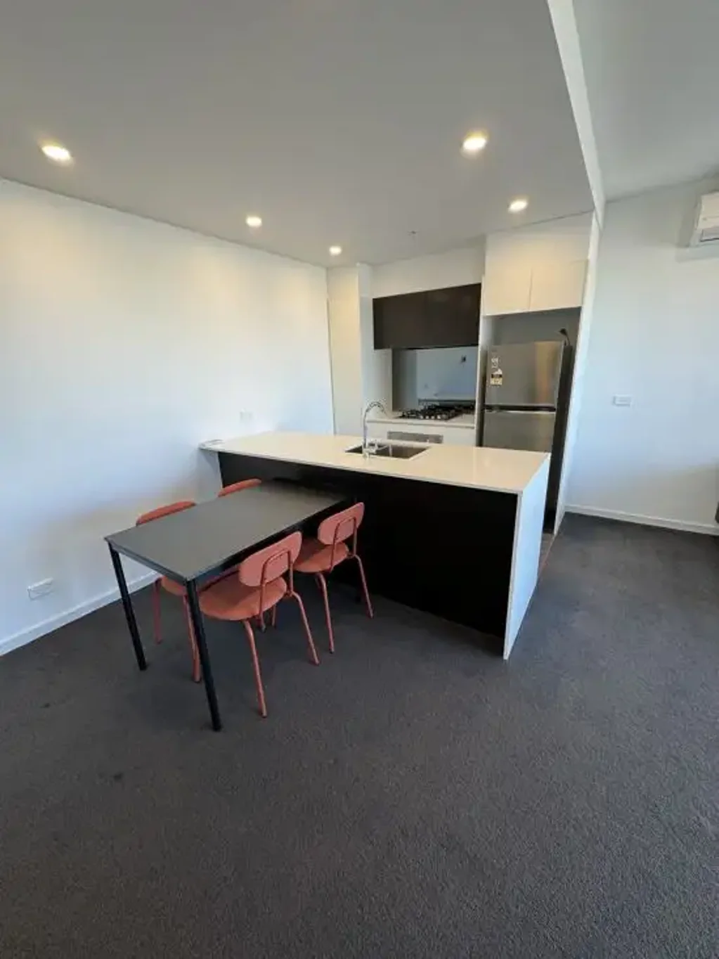 Fully Furnished 1 Bedrooms 1 Bathroom apartment