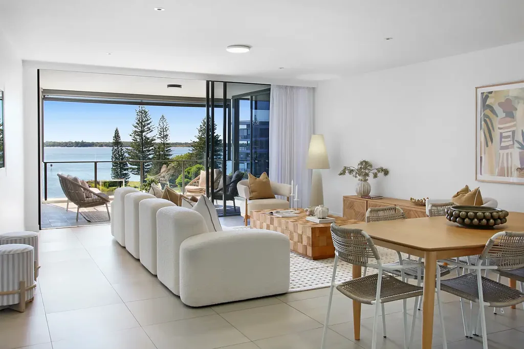 Hollywell 3房  Prestigious Waterfront Living - Prized N/E Aspect, Broadwater & Marina Views