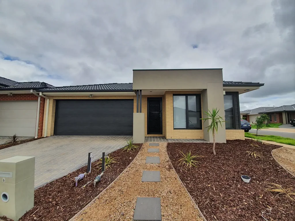 Live in the most sought after pocket of Wyndham Vale, and be surrounded by parks and gardens, schools, shopping centres and CLUB-JUBILEE ACCESS!