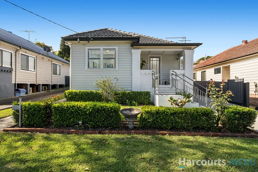 North Lambton 2कमरा Modern Updates & a Sunny North-Facing Backyard, Stroll to Schools