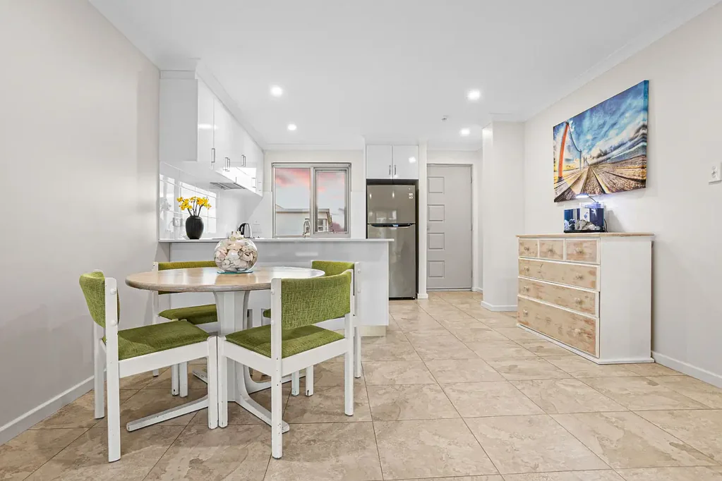 9/70 West Churchill Avenue, Lake Coogee, WA 6166