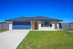 24 KINKUNA DRIVE, Woodgate