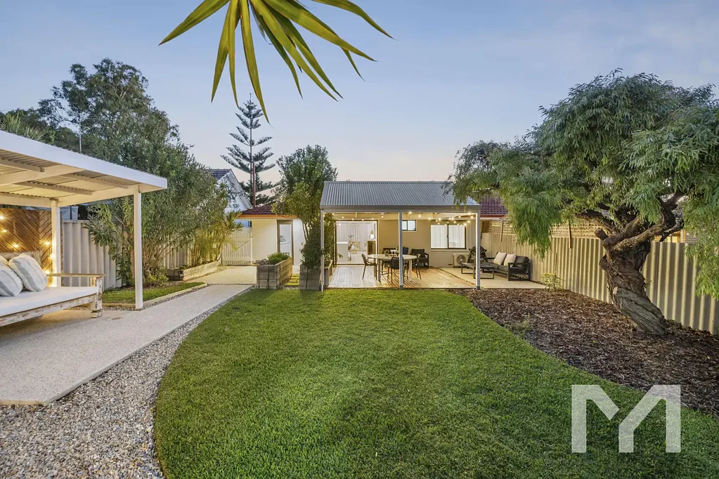 Beaconsfield 3ห้องนอน You're Invited to... A FULLY RENOVATED HOME + TINY HOUSE!