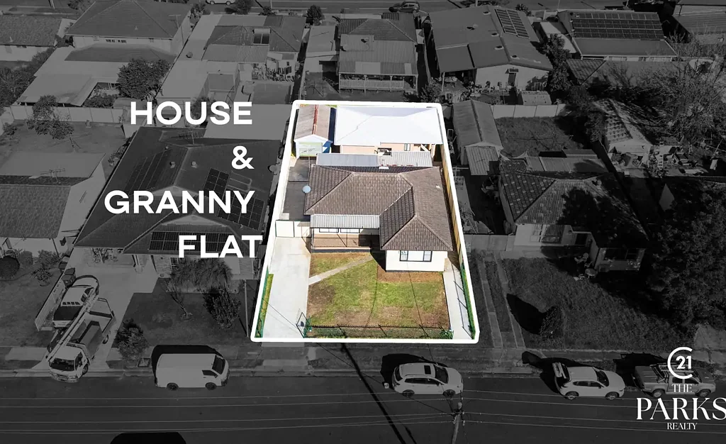 Smithfield 5غرفة نوم 5 & 5A Megan Avenue, Smithfield NSW 2164