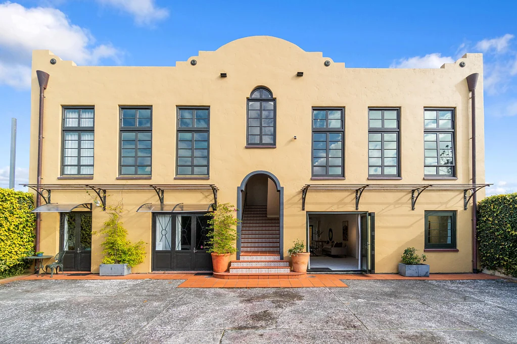 Devonport 5Phòng ngủ CONCRETE CONSTRUCTION | MULTI-INCOME POTENTIAL